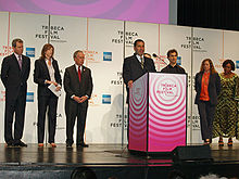 מושל ניו יורק דייוויד פאטרסון פותח את אירועי פסטיבל 2008.