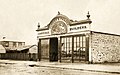 Duncan & Fraser's first premises at 37 Franklin Street, Adelaide. The large Royal Arms were subsequently removed.