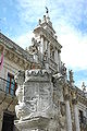 Fachada da Universidade de Valladolid, institución que acolleu o famoso debate entre Bartolomé de las Casas e Juan Ginés de Sepúlveda sobre a polémica dos naturais e as Leis de Indias (1550-1551), ou a conferencia que cuestionou o erasmismo (1527).