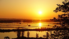 三倉鼻公園から望む八郎潟干拓地と夕日
