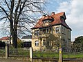 Villa, Villengarten mit Sitzplatz sowie Toreinfahrt