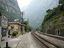 Guancunba railway station of Chengdu–Kunming railway in رود دادو Valley, Jinkouhe