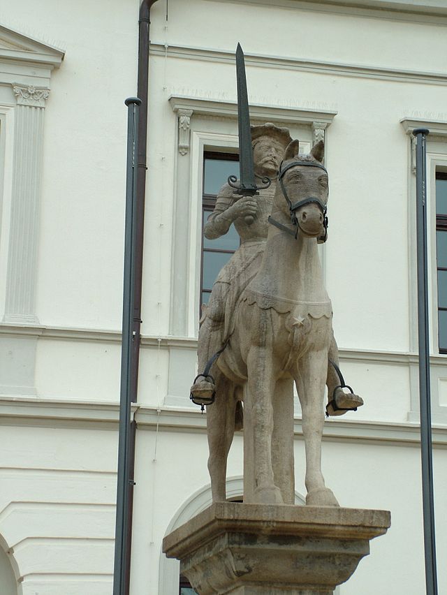 Statue équestre de Roland le paladin sur Veillantif à Haldensleben, en Saxe-Anhalt, Allemagne, devant l'hôtel de ville.
