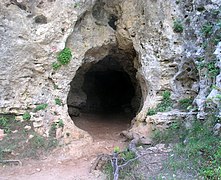 Entrée de la grotte de l'Homme mort.