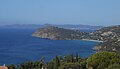 Vue occidentale du Cap Nègre et de ses falaises, depuis l'antenne-relais du Rayol-Canadel.