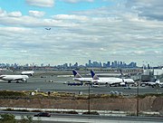 Ο ορίζοντας της Νέας Υόρκης από το αεροδρόμιο.