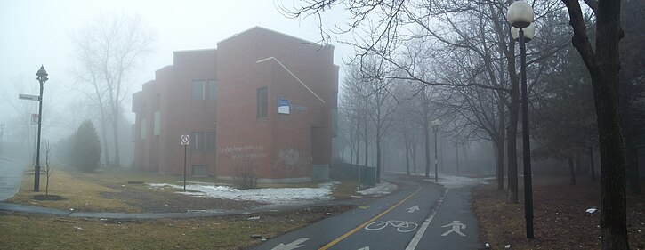 Parc du Premier-Chemin-de-Fer et CLSC de Saint-Henri, par un matin brumeux