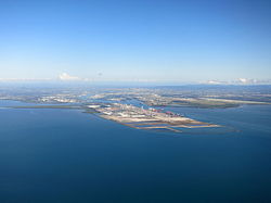 布里斯本港和布里斯本機場位處摩頓灣