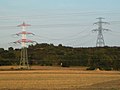 Auch bei der Querung der einstigen innerdeutschen Grenze wurden auf beiden Seiten unterschiedliche Freileitungsmasten verwendet.