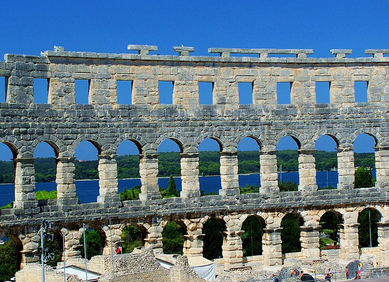 File:Pula Arena.JPG