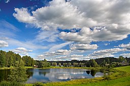 Vy mot sjön Kaussjärv med sjön Suurjärv synlig i bakgrunden.