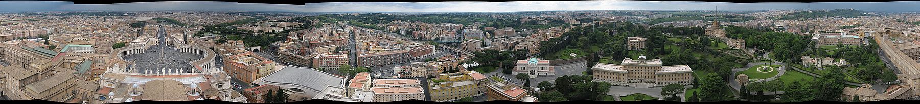 Vatikán és Róma panorámaképe a Szent-Péter bazilika tetejéről