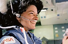 Sally Ride i rith an misean STS-7