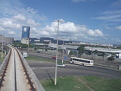 Complexo aeroportuário visto do Aeromóvel.