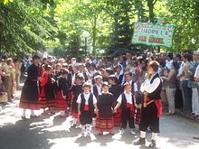 Children in Castilian folk costume in Soria, Castile. Sanjuansoria.jpg