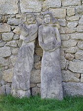 Figures féminines, bas-relief.