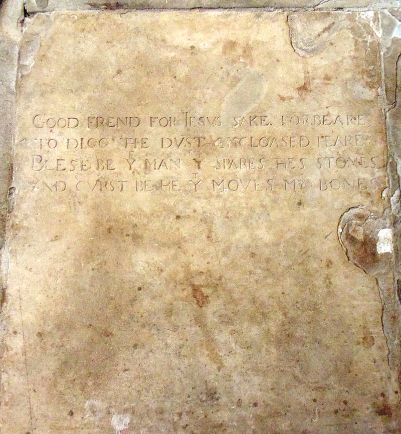 800px-Shakespeare%27s_grave_epitaph.JPG