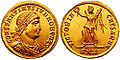 Solido dell'imperatore romano Costantino II: la moneta reca nel recto l'effigie dell'imperatore con la corona d'alloro, mentre nel verso vi è una Vittoria nell'atto di reggere il medesimo serto d'alloro