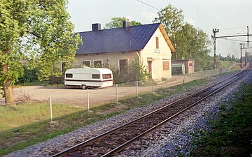 Stationshuset i Hovsta, nu rivet (1981).