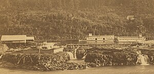 Vaporŝipoj en boatbaseno, Oregon City - ĉ. 1865.jpg