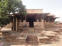 Přední část chrámu