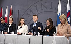 左からグリーンランドのムテ・エゲーデ首相、フレデリクセン、フィンランドのサンナ・マリン首相、一人おいてアイスランドのカトリーン・ヤコブスドッティル首相（2021年11月3日）