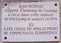 Plaque commémorative apposée à l'entrée de la maison