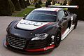 Une Audi R8 LMS présentée devant les Invalides.