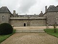 Château de Kergroadès : la façade avant.