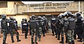 Déploiement de la police à l'entrée de la prison centrale de Kondengui