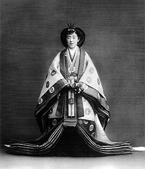 Hương Thuần Hoàng thái hậu - Hoàng thái hậu Nhật Bản, mẹ của Thiên hoàng Akihito