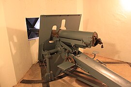 Un canon de 75 mm sur affût de casemate à Uxegney.
