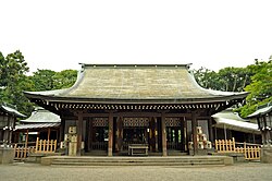 Front shrine of the Hikawa shrine.jpg