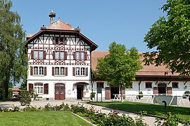 Wohnhaus mit Stallungen