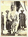 Джагаддипендра Нараян на коронации, ок. 1936.jpg