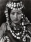 Tunesische Berberfrau (um 1900), mit Gesichtstätowierung