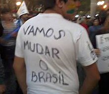 A demonstrator protests in Se Square, Sao Paulo. The message says "Let's change Brazil". Manifestante-18-junho.jpg