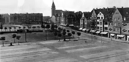 Marktplatz um 1914, im Hintergrund die Apostelkirche