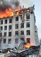 Um apartamento destruído após um bombardeio russo