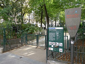 Grilles du square, rue du Faubourg-Saint-Antoine.