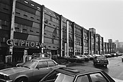 Links parkeergarage, rechts brug 1054 (1983)