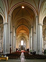 Kathedrale von Poitiers: spitzbogige Rippengewölbe mit Stich