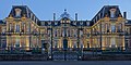 La préfecture pendant l'Heure bleue.