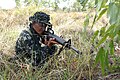 Eğitim sürecindeki Filipinler Silahlı Kuvvetleri'ne bağlı bir asker
