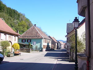 Le centre du village et la rue du Général de Gaulle