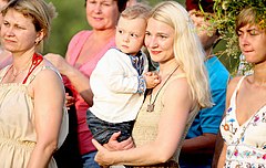 Russian Rodnover women with child. Russian Rodnover women.jpg