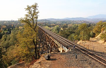 Nordseite der Brücke, Blick nach Südwest Richtung Redding