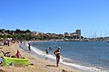 Strand mit Blick auf Ortszentrum und Hotels