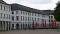 Blick auf das Café auf dem Schlossplatz über der Unterführung.