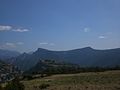 Sinclinal de la serra de Busa al Solsonès vist des del Serrat de Sòbol, Catalunya.